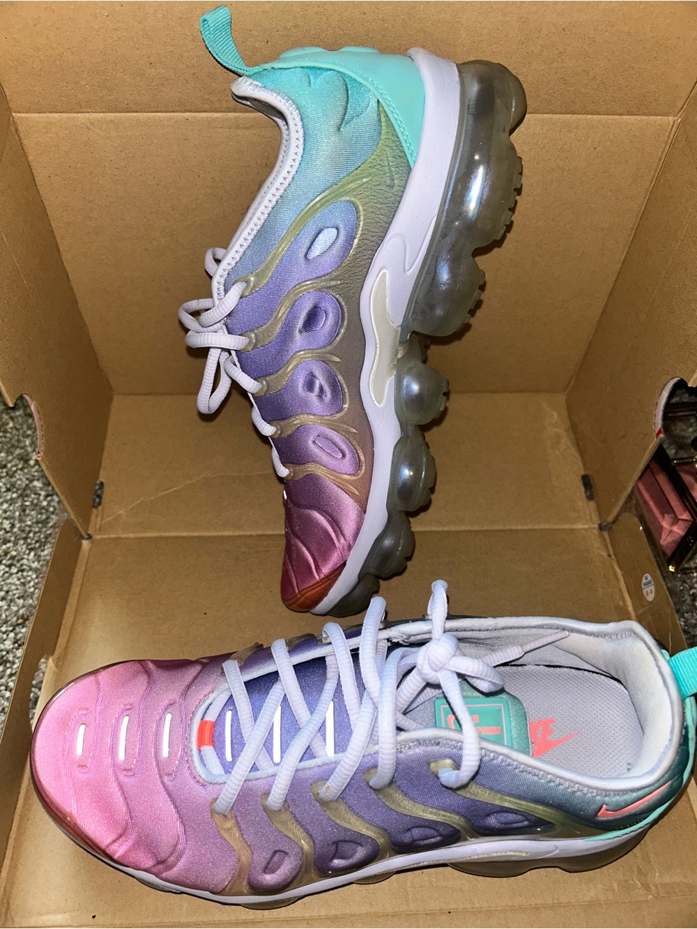 Nike Gradient Pink Purple Teal VaporMax Plus Sneakers - Picture 2 of 3